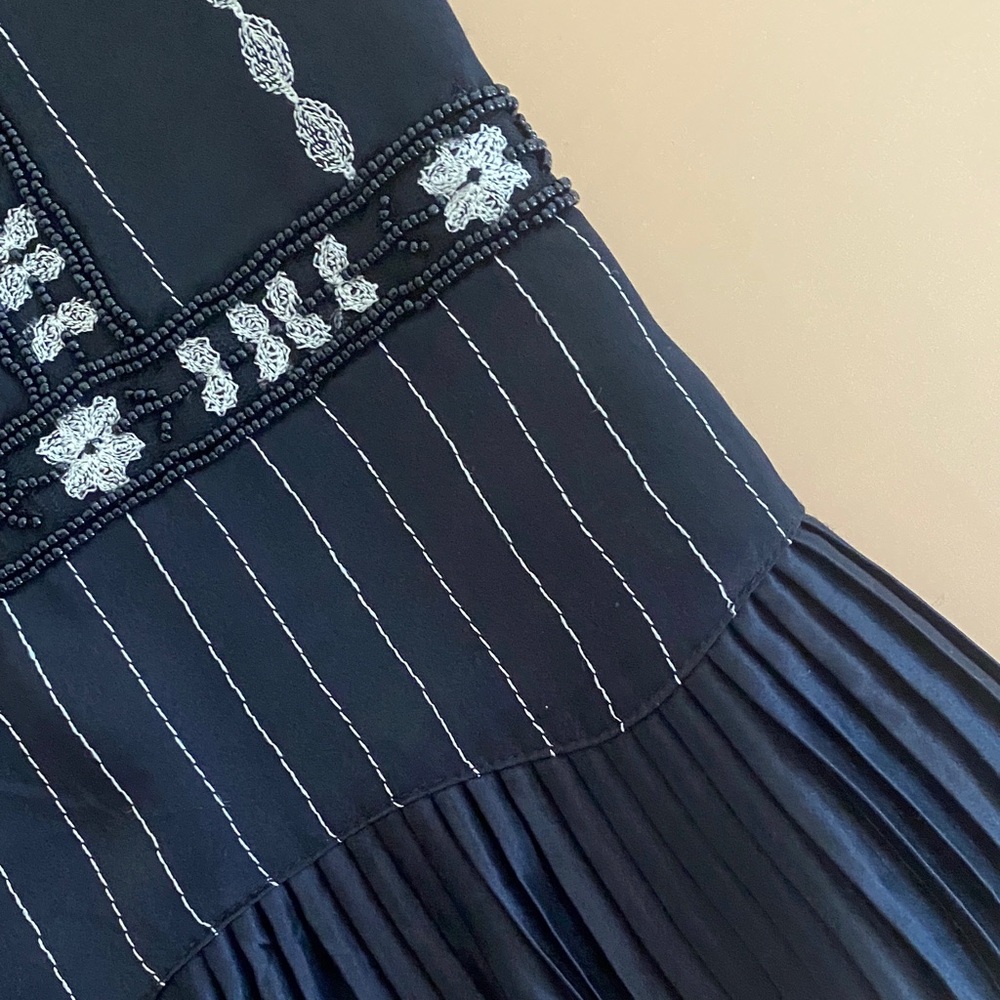 Albert Nipon Black Mini Skirt with White Vertical Embroidery - Picture 5 of 5